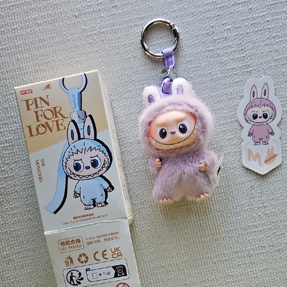 PIN FOR LOVE LABUBU LETTER M - Picture 10 of 11